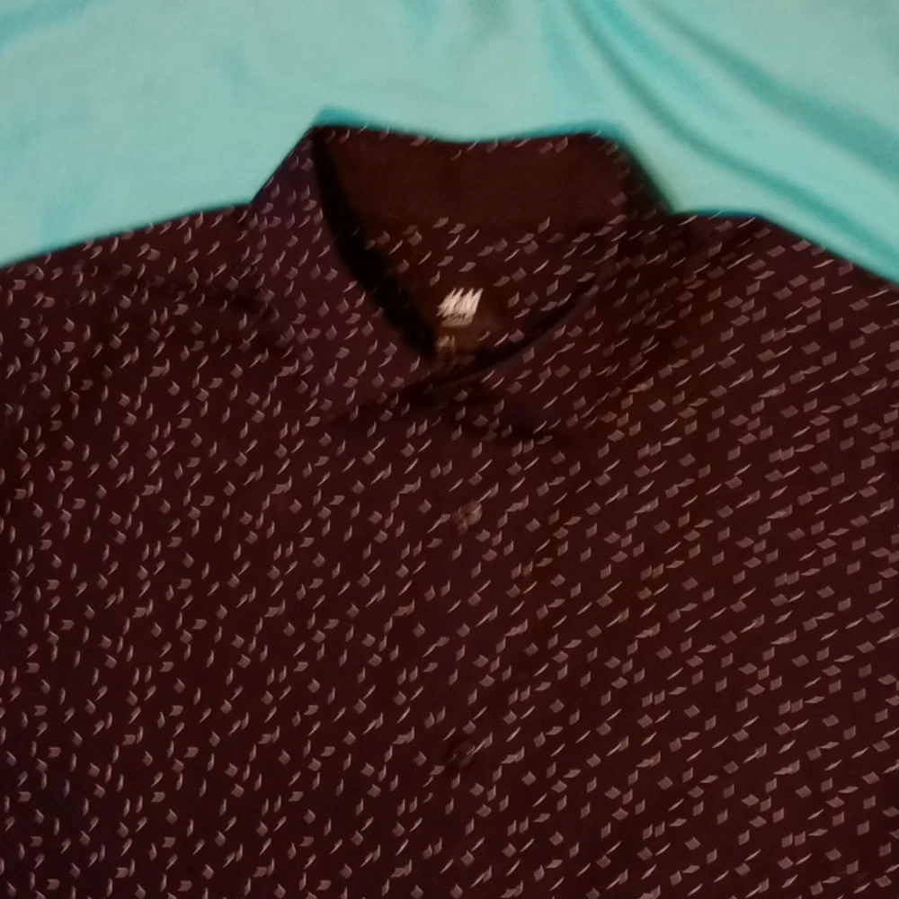 H&M BLACK WITH WHITE PRINT BUTTON SHIRT, SLIM FIT SIZE LARGE - Picture 2 of 8